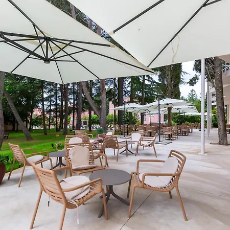 Hotel Emaus 3*