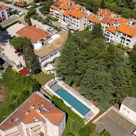 Emaus Hotel 3*