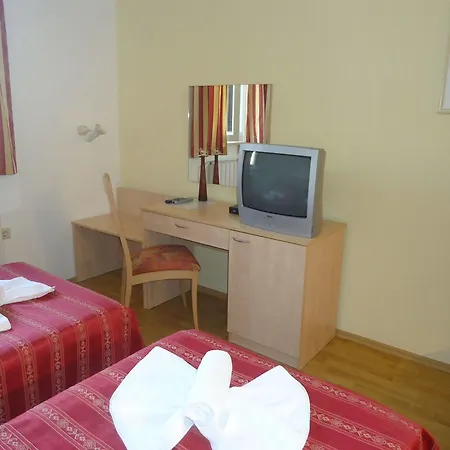 Emaus Hotel 3*